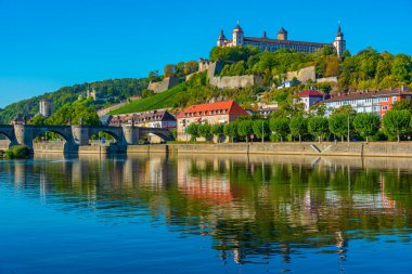 Wurzburg, Almanya 'daki Marienberg kalesinin panorama manzarası.