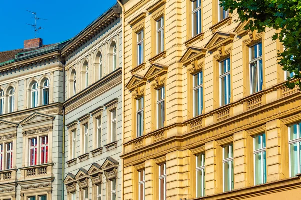 Almanya 'nın Bamberg kentindeki renkli cephelerin gün doğumu manzarası..