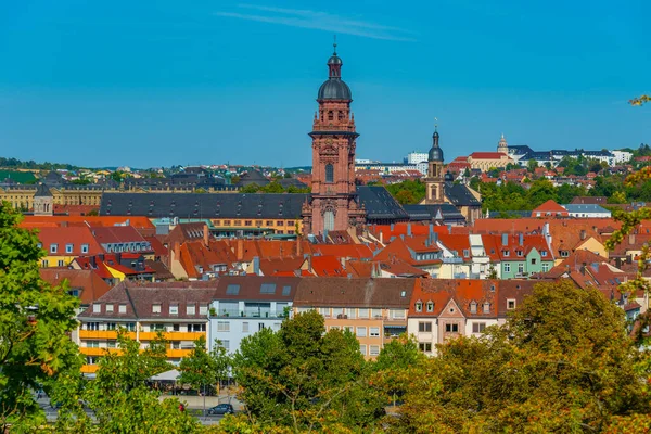 Alman kasabası Wurzburg 'un çatıları.