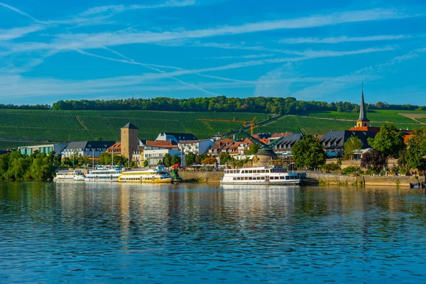 在德国沃尔茨堡海滨停泊的蒸汽船 — 图库照片