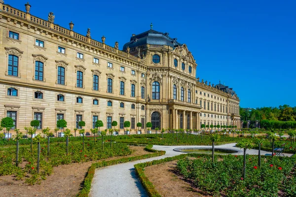 Almanya 'daki Wurzburger Konağı' nda bahçeler.