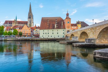 Almanya 'daki eski Regensburg şehrinin manzarası.