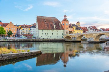 Almanya 'daki eski Regensburg şehrinin manzarası.
