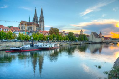Almanya 'daki eski Regensburg şehrinin manzarası.