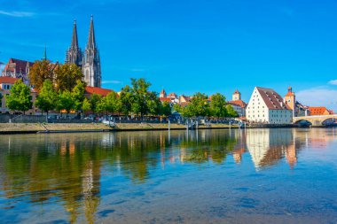 Almanya 'daki eski Regensburg şehrinin manzarası.
