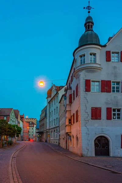 Sonnenaufgang Blick Auf Eine Straße Der Altstadt Von Regensburg — Stockfoto