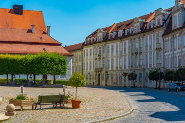 Almanya 'nın Eichstatt kentindeki Residenzplatz' da geleneksel binalar.