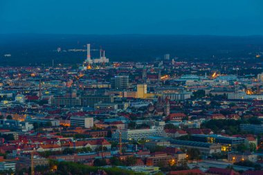 Alman kasabası Munchen 'in günbatımı manzarası.