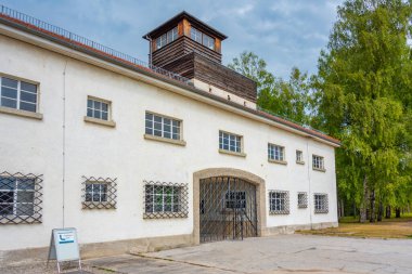 Almanya 'daki Dachau toplama kampındaki binalar.