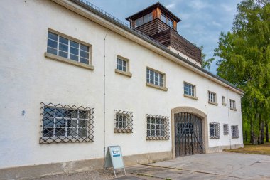 Almanya 'daki Dachau toplama kampındaki binalar.