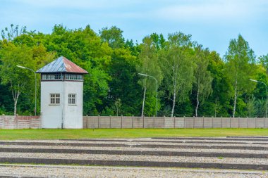 Almanya 'daki Dachau toplama kampındaki binalar.