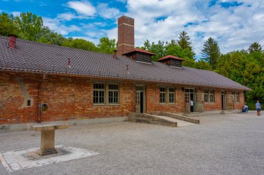 Almanya 'daki Dachau toplama kampındaki binalar.