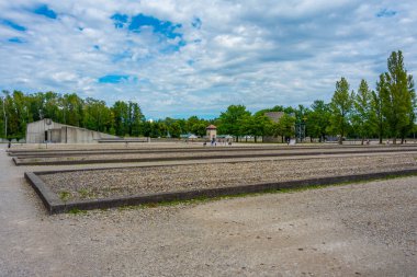 Almanya 'daki Dachau toplama kampındaki binalar.