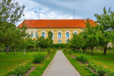 Almanya 'da bulutlu bir günde Dachau Sarayı.