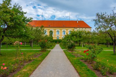 Almanya 'da bulutlu bir günde Dachau Sarayı.