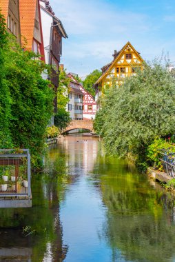 Alman kenti Ulm 'un Balıkçı bölgesinde geleneksel binalar.