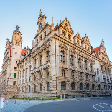 Alman kenti Leipzig 'deki New Town Hall' un gün doğumu manzarası.