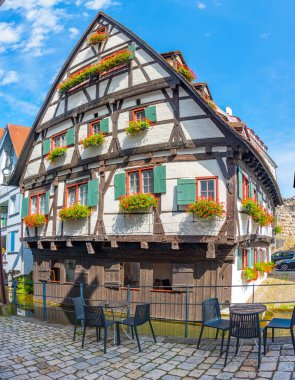 Schiefes Haus Alman kasabası Ulm 'da.