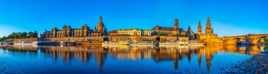 Almanya 'nın eski kasabası Dresden' in gündoğumu manzarası.