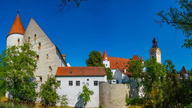 Alman şehri Ingolstadt 'taki New castle' da güneşli bir gün..