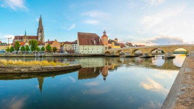 Almanya 'daki eski Regensburg şehrinin manzarası.