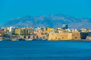 Rocca Yunan kenti Heraklion 'daki Karabasan Kalesi.