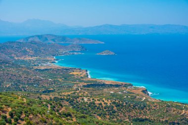 Yunan adası Girit 'teki Mirabello Körfezi manzarası.