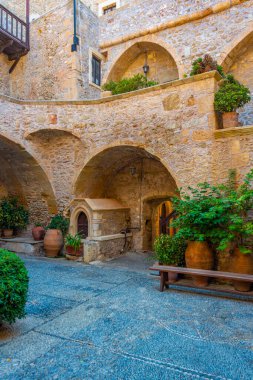 Yunan adası Girit 'teki Moni Toplou manastırı.