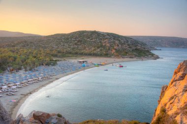 Yunanistan 'ın Girit kentindeki Vai plajında gün batımı.