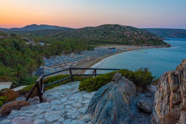 Yunanistan 'ın Girit kentindeki Vai plajında gün batımı.
