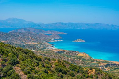 Yunan adası Girit 'teki Mirabello Körfezi manzarası.