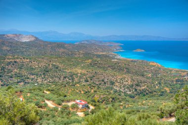 Yunan adası Girit 'teki Mirabello Körfezi manzarası.