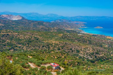 Yunan adası Girit 'teki Mirabello Körfezi manzarası.