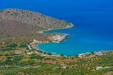 Yunan adası Girit 'teki Mirabello Körfezi manzarası.