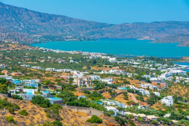 Yunanistan 'ın Plaka kenti yakınlarındaki Girit kıyı şeridinin Panorama manzarası.