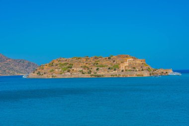 Yunan adasındaki Spinalonga Kalesi Girit.