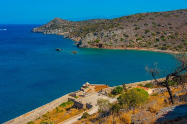 Yunan adasındaki Spinalonga Kalesi Girit.