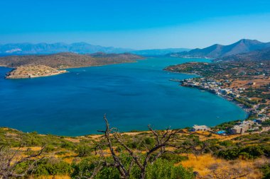 Yunanistan 'ın Girit kentindeki Spinalonga Adası üzerindeki Panorama manzarası.