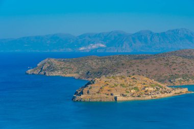 Yunan adasındaki Spinalonga Kalesi Girit.