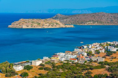Yunanistan 'ın Girit kentindeki Spinalonga Adası üzerindeki Panorama manzarası.