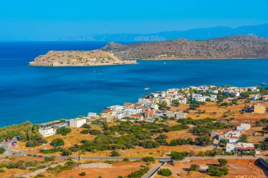 Yunanistan 'ın Girit kentindeki Spinalonga Adası üzerindeki Panorama manzarası.