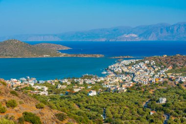 Yunanistan 'ın Girit kentindeki Elounda kentinin Panorama manzarası.