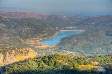 Aposelemis barajı, Grecee ile Girit kırsal manzarası.