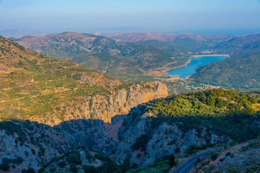 Aposelemis barajı, Grecee ile Girit kırsal manzarası.