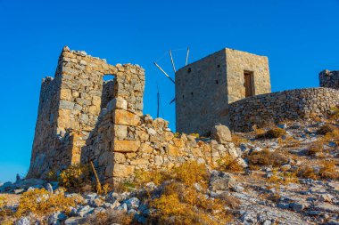 Yunan adası Girit 'te Seli Ambelou yel değirmenleri.