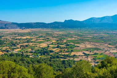 Yunan adası Girit 'teki Lasithi platosunun Panorama manzarası.