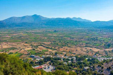 Yunan adası Girit 'teki Lasithi platosunun Panorama manzarası.