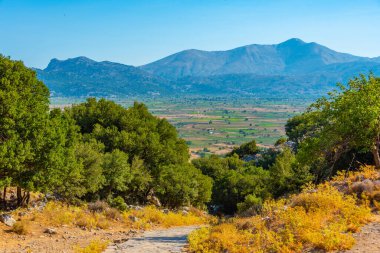 Yunan adası Girit 'teki Lasithi platosunun Panorama manzarası.