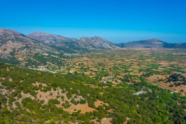 Yunan adası Girit 'teki Lasithi platosunun Panorama manzarası.