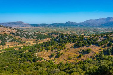 Yunan adası Girit 'teki Lasithi platosunun Panorama manzarası.